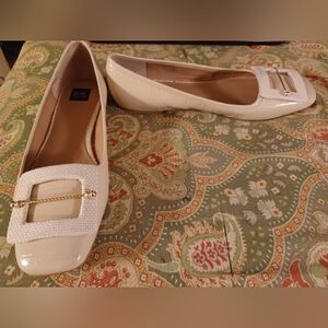 Zac Posen 9 beige leather flats loafers shoes